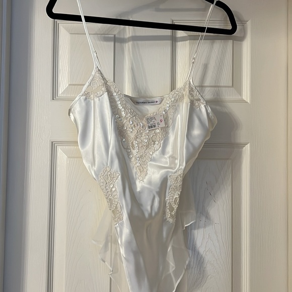5 PIECE SET 🩶VINTAGE🩶NWT🤍Victoria’s Bridal Collection🤍Lace Robe,Nighty, Teddy - Picture 9 of 14